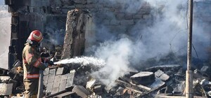 Спасатели показали, как тушили пожары после ракетного удара по Затоке: пострадал один человек