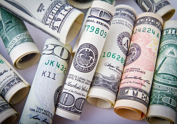 Курс валют в Украине 15 августа 2022: сколько стоит доллар и евро. 