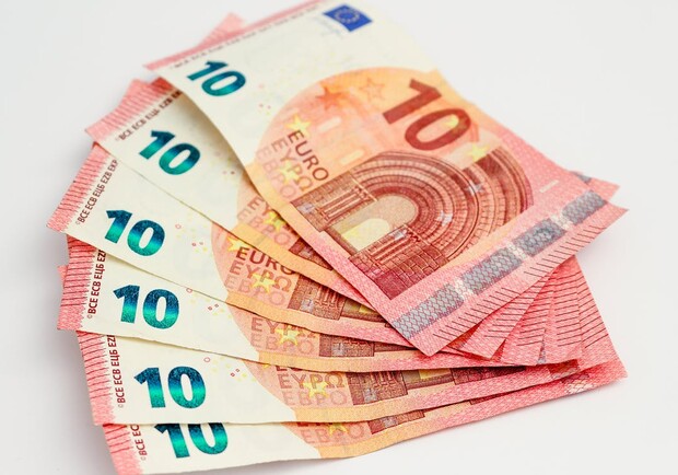 Курс валют в Украине 17 августа 2022: сколько стоит доллар и евро. 