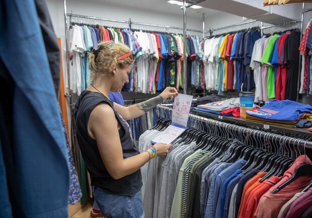 Дівчина-підприємець із Києва організувала у своєму магазині притулок для 50 осіб. 