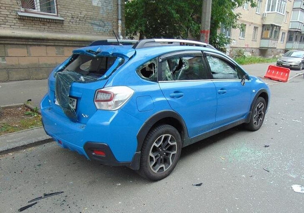 В Киеве мужчина бейсбольной битой разбил авто, на котором приехала его жена. 