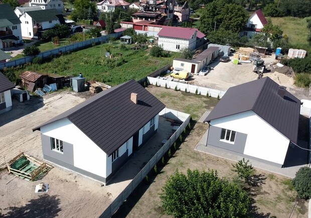 На Київщині завершують зведення будинків для постраждалих від війни громадян. 