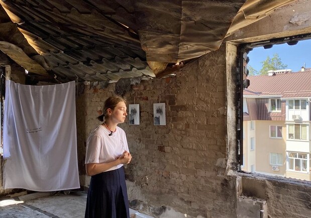 Любитель мистецтва з Ірпеня відкрила виставку у своїй зруйнованій квартирі – фото. 