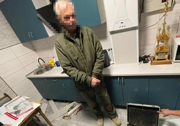 В Киеве с арсеналом оружия и боеприпасов задержан 63-летний мужчина 