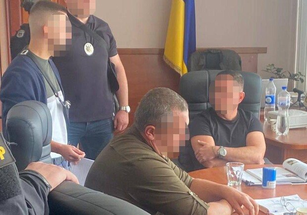 У Київській області двох чиновників упіймали на великому хабарі 