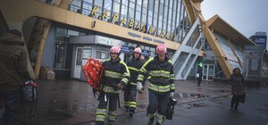 На Караваевых дачах мужчина упал под поезд: подробности инцидента