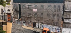На Андріївському узвозі незаконно розбирають пам’ятку архітектури