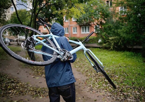 В Киевской области задержали серийную вору велосипедов. 