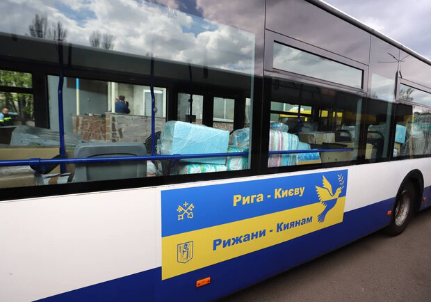 Подаровані країнами ЄС міськтранспорту Києва автобуси простоюють ще з весни. 