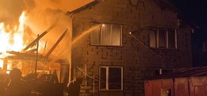 В Дарницком районе горела частная усадьба