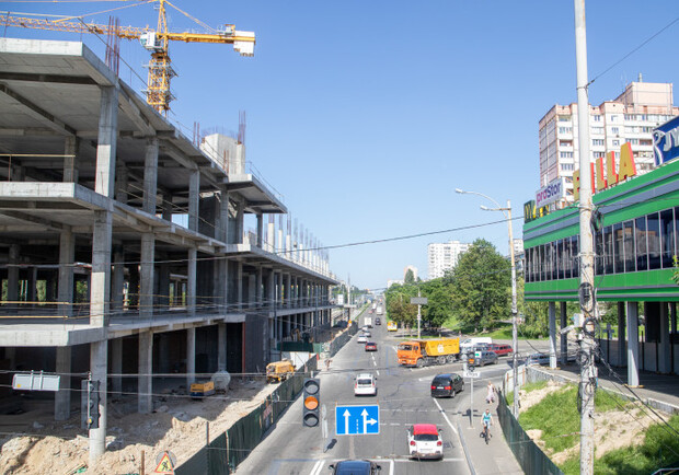 Кияни вимагають прибрати будівництво із проспекту Леся Курбаса. 