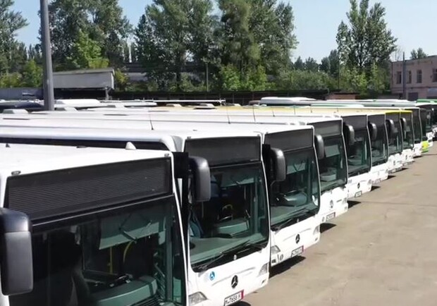 Київ передасть Дніпру 30 автобусів 