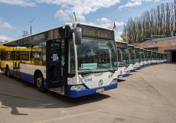 У Києві на маршрути випускають отримані від Риги автобуси 