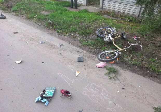 В Киевской области водитель сбил двух девочек: дети погибли. 