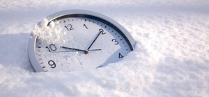 Перехід на зимовий час 2022: коли в Україні треба переводити стрілки годинника