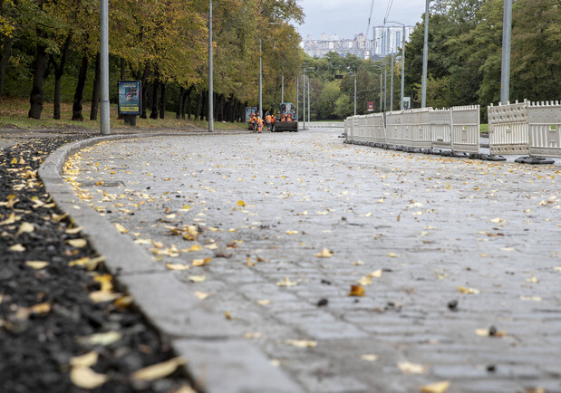 На Подольском спуске завершают ремонт дороги: когда возобновят движение. 