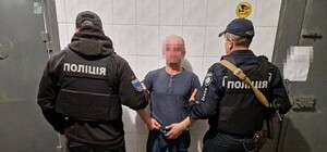Киевлянин в лифте изнасиловал 22-летнюю девушку, угрожая ножом