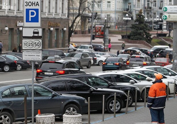 В Киеве утвердили Программу развития парковочного пространства на 2023 год. 