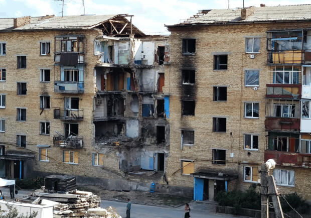 Як живуть вже понад півроку люди у Горенці під Києвом у зруйнованих багатоповерхівках – фото. 