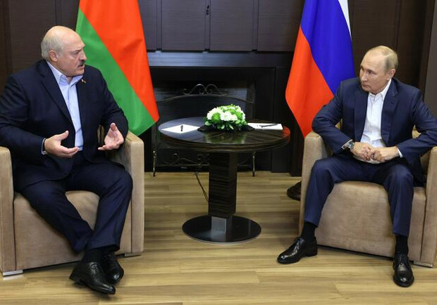 Лукашенко та Путін домовилися про розгортання спільного регіонального угруповання військ. 