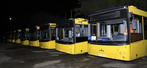 Філатов випустив на маршрути столичні автобуси і подякував всім, хто допоміг Дніпру з транспортом після ударів рф