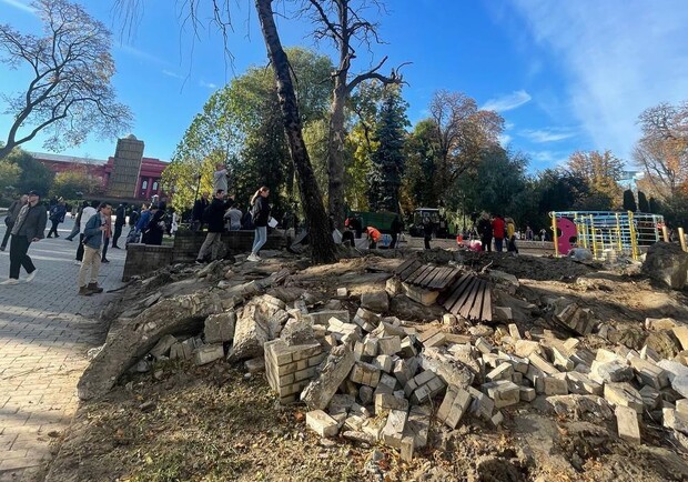 Яких збитків зазнав парк імені Тараса Шевченка унаслідок ракетної атаки. 