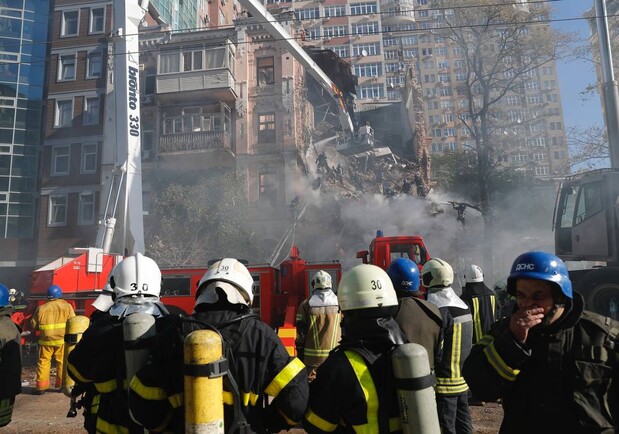 Російський дрон сьогодні знищив у центрі Києва історичну будівлю ХІХ століття. 