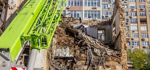 В центре Киева завершили разбирать завалы разрушенного жилого дома