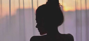 В Одессе 14-летняя девочка упала из окна восьмого этажа и выжила