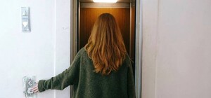 Как киевляне решили помогать людям, которые могут застрять в лифте