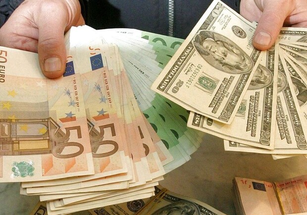Курс валют в Україні 23 жовтня 2022: скільки коштує долар и євро. 