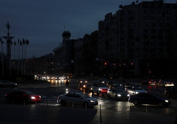 Графики веерных отключений света в Киеве обещают доработать. 