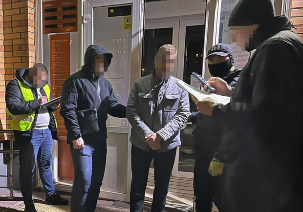 У Києві затримали банкіра, який незаконно переправляв чоловіків за кордон. 