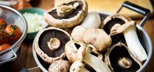 На Днепропетровщине за неделю трое детей отравились грибами: один из них умер