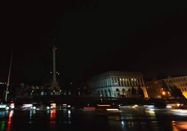 Вид на головну площу Києва без електрики. 