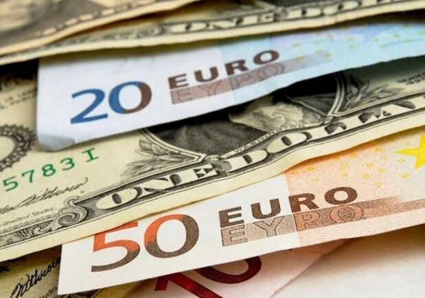 Курс валют в Україні 3 листопада 2022 року: скільки коштує долар і євро. 