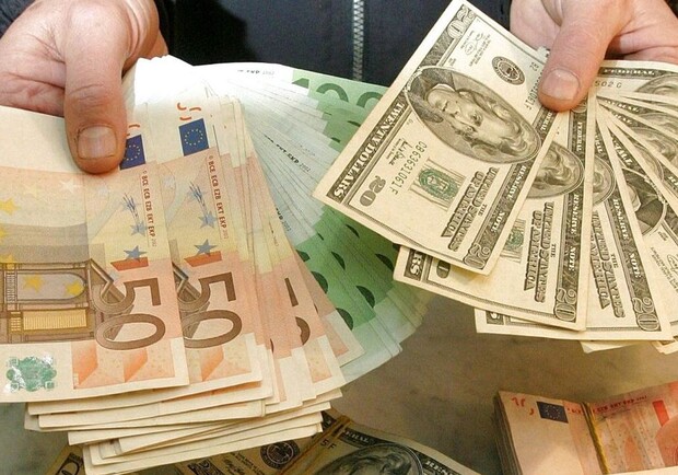 Курс валют в Україні 11 листопада 2022 року: скільки коштують долар і євро. 