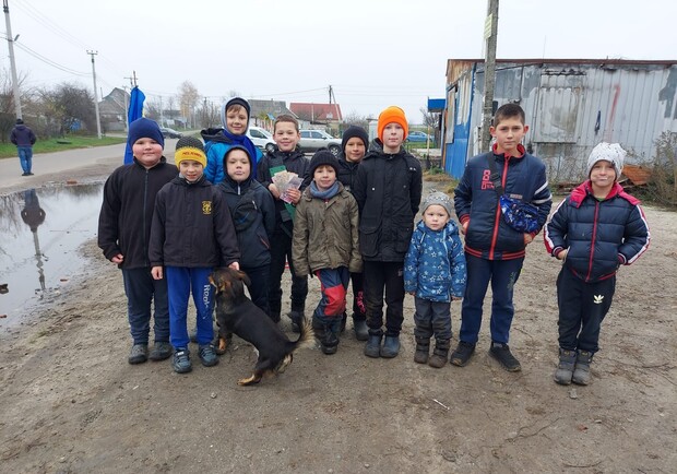 Под Киевом дети организовали блокпост, где собрали деньги для ВСУ 