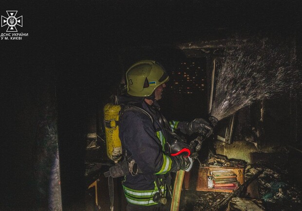 В Киеве на пожаре спасли трех человек 