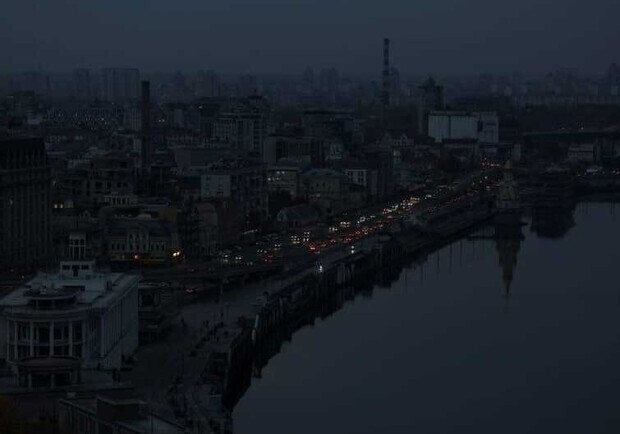 Стало відомо, чи городяни з Києва виїжджають через відключення світла. 