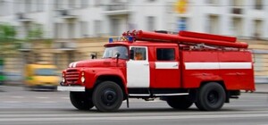 На Осокорках сгорел автомобиль: в салоне обнаружили тело человека