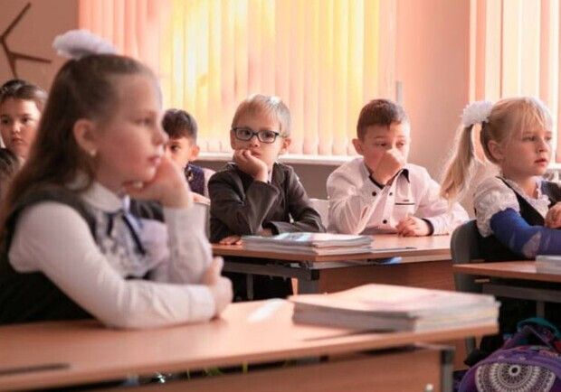 Очное обучение в школах Киева будет проходить в световой день. 