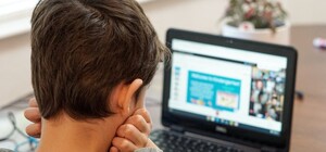 У Дніпропетровській області оштрафували жінку, діти якої прогулювали онлайн-уроки