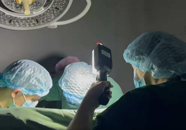 У київському Інституті серця дитину оперували при світлі ліхтариків 