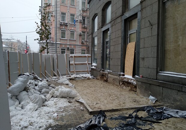 Історичну знахідку археологів біля мурів Софії Київської залили бетоном. 