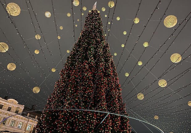 Энергетики заявили, что новогодняя елка в Киеве не помешает энергосистеме. 