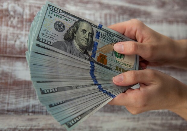 Курс валют в Україні 1 грудня 2022 року: скільки коштує долар і євро. 