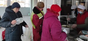 Чим годують: у Харкові відкрилися пункти видачі гарячої їжі