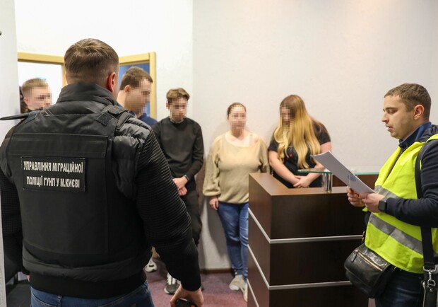 У Києві молоді жінки організували 17 борделів. 