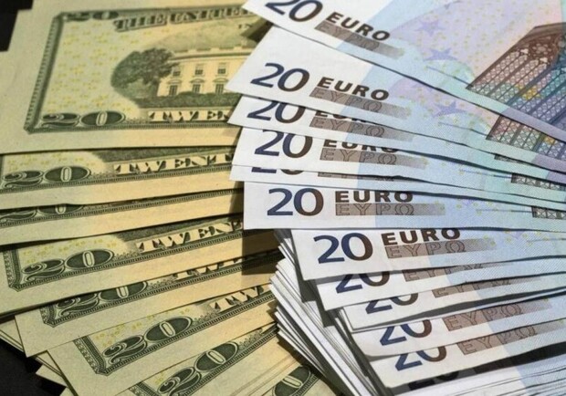 Курс валют в Україні 22 грудня 2022 року. 